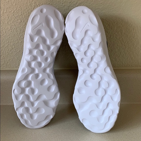 New Nike Explore Strada - Picture 7 of 8